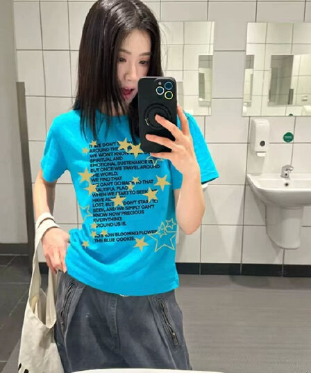파란색 디스플레이 화이트 별 알파벳 프린트 라운드 넥 반팔 티셔츠 여성 여름 새로운 몸매 가꾸기 허리 수축 긍정적 인 어깨 의류 트렌디