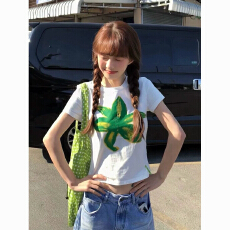 批发绿色<b class='q'>花朵</b>印花短袖t恤女2026新款正肩辣妹修身百搭上衣潮