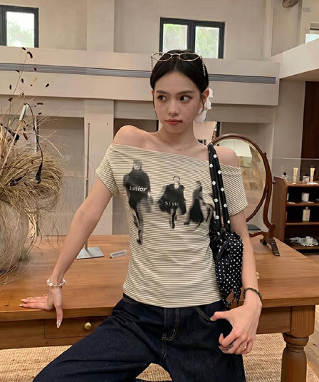 광저우 원단 순면 컬러 짜임 스트라이프 한 부서 레트로 스트라이프 비스듬한 오프숄더 반팔 티셔츠 쇼트 스타일