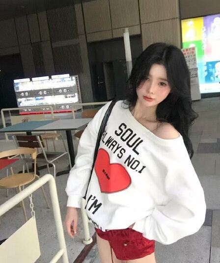 아메리칸 레트로 프린트 비스듬한 어깨 후드티 여성 가을 겨울 루즈핏 맨위