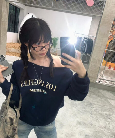 아메리칸 레트로 핫걸 비스듬한 어깨 프린트 루즈핏 후드티