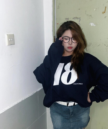 아메리칸 레트로 핫걸 비스듬한 어깨 프린트 루즈핏 후드티