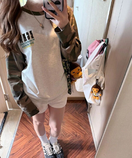220 그램 순면 이후 패키지 알파벳 자수 카모플라주 배색 패치워크 루즈핏 긴 소매 티셔츠