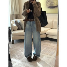 批发欧货浅蓝色植绒弯刀<b class='q'>牛仔裤</b>女冬2025宽松显瘦阔腿裤女镰刀长裤D838