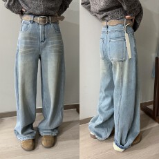 批发<b class='q'>欧洲站</b>2025冬季<b class='q'>新款</b>高腰配腰带水洗做旧浅蓝色直筒加绒牛仔裤长裤
