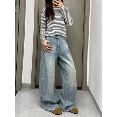 批发实拍~~2026早春弯刀设计感宽松水洗做旧烫钻设计<b class='q'>牛仔裤</b>女