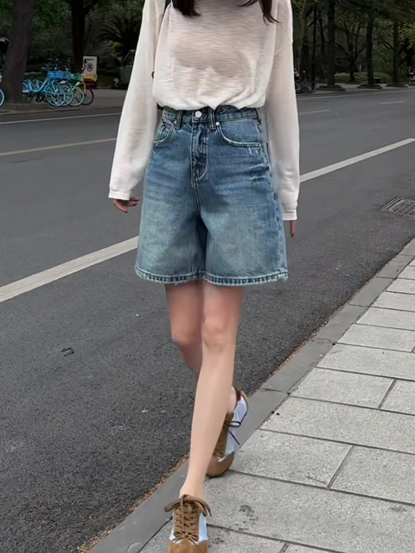 항구 바람 레트로 파란색 하이웨이스트 넓은 다리 데님 반바지 여성 2026 여름 얇은 스타일 빅 사이즈 지방 mm 루즈핏 오부 바지
