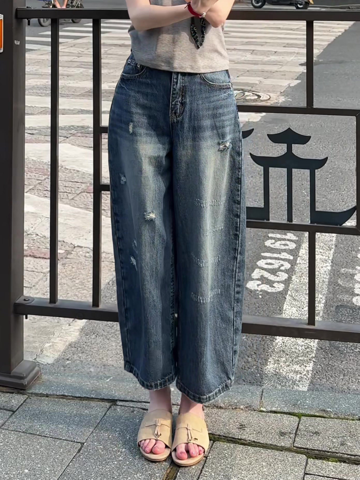 한 부서 레트로 진한 파란색 찢어진 부분 청바지 여성 2026 여름 얇은 스타일 빅 사이즈 지방 mm 디자인 센스 9 포인트 모통이 칼 바지
