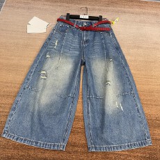 批发高品质蓝色八分<b class='q'>帅气</b>个性阔腿弯刀裤牛仔裤