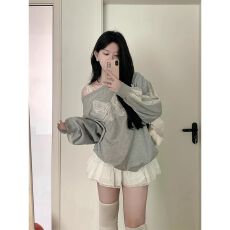 批发美式蕾丝蝴蝶结斜肩灰色<b class='q'>卫衣</b>女2025新款宽松慵懒风露肩长袖上衣服