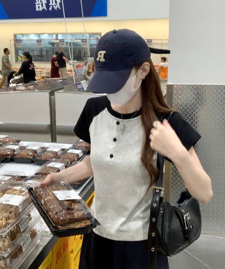 실사 순면 리브 반팔 티셔츠 여성 여름 새로운 디자인 센스 삽입 어깨 소매 슬림해 보이는 헨리 셔츠 칼라 맨위