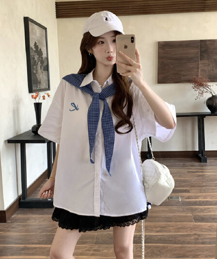학원 스타일 체크무늬 숄 페이크 레이어드 화이트 여성 셔츠 여름 달콤함 디자인 센스 폴로 칼라 반팔 맨위 2026