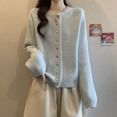 批发秋冬彩扣珍珠针织衫开衫<b class='q'>外套</b><b class='q'>女</b>春秋2026新款宽松毛衣蓝色<b class='q'>女</b>装上衣