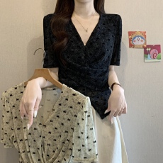 批发波点V领短袖t恤女夏季2026<b class='q'>大码</b>胖mm设计感短款上衣法式<b class='q'>打底衫</b>收腰