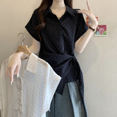批发大码女装设计感收腰衬衫<b class='q'>夏</b>季微胖mm波点不规则POLO领短袖绑带衬衣