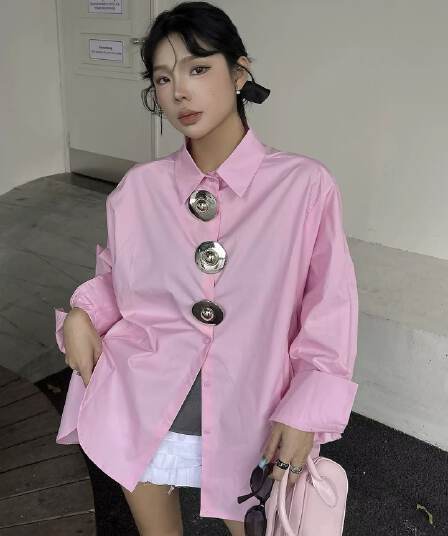 금속 대 버튼 배트윙 소매 셔츠 프로필 모양 디자인 센스 2026 년 봄 중간 길이 슬림해 보이는 셔츠 재킷