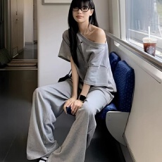 批发松弛感休闲<b class='q'>运动服</b>套装女夏季宽松时尚斜肩辣妹装短袖两件套潮