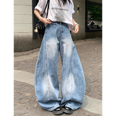 批发嘻哈个性通勤<b class='q'>韩版</b>ins阔腿<b class='q'>牛仔裤</b><b class='q'>女</b>宽松显瘦时尚磨白弯刀<b class='q'>牛仔裤</b>潮