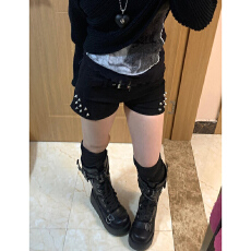 批发设计感铆钉牛仔短<b class='q'>裤</b>女春夏季新款a字美式<b class='q'>提</b><b class='q'>臀</b>通勤牛仔短热辣<b class='q'>裤</b>潮