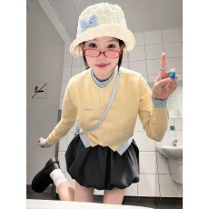 批发假两件针织开衫女<b class='q'>春</b>季新款设计感圆领撞色韩系长袖减龄毛衣外套