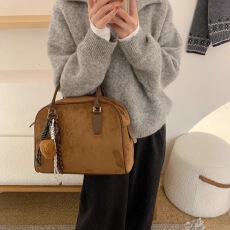 批发<b class='q'>高级</b>感超好看灰色软糯浣熊绒毛衣女秋冬季加厚慵懒v领针织衫上衣