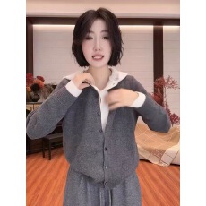 假两件拼色纽扣连帽针织开衫女秋冬季宽松显瘦百搭毛衣外套