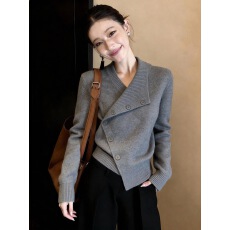 批发时尚2026春季新款百搭高级感气质巨好看灰色<b class='q'>不规则</b>纽扣针织衫女装