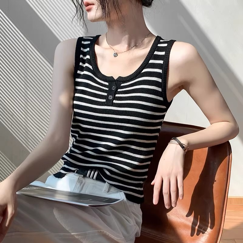 RY3597# 纽扣圆领无袖针织背心女2026春夏新款别致修身纯色衬衫内搭上衣女