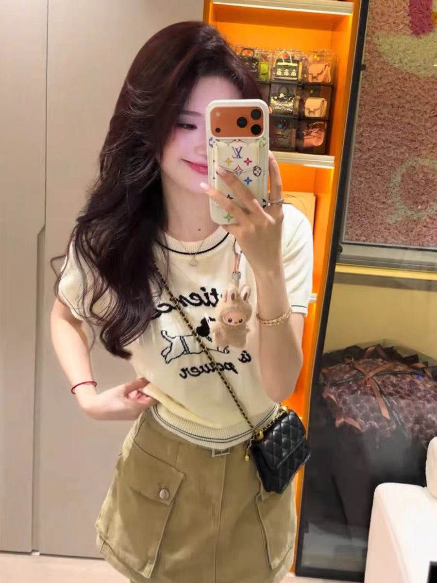 세련된 배색 라운드 넥 강아지 자카드 반팔 니트 스웨터 여성 2026 여름 새로운 허리 수축 슬림해 보이는 아름다운 맨위