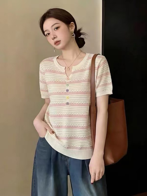 V넥 핑크색 스트라이프 얼음 실크 니트 반팔 티셔츠 여성 2026 새로운 여름 빅 사이즈 지방 mm 슈퍼 잘 생긴 긍정적 인 어깨 의류