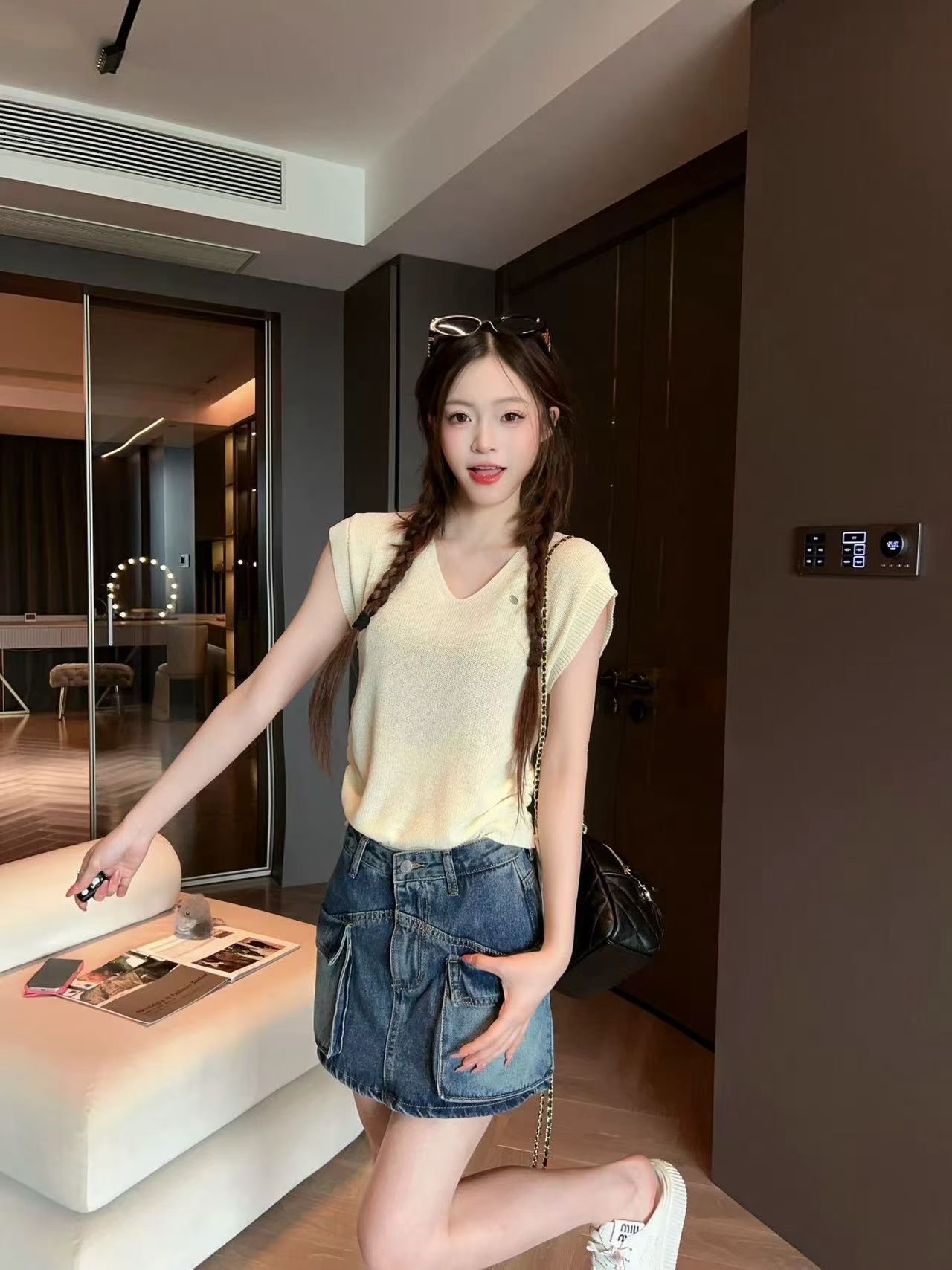 2026 여름 새로운 한국 스타일 다용도 몸매 가꾸기 슬림해 보이는 패션 V넥 양면 펌프 로프 Feifei 소매 니트 맨위