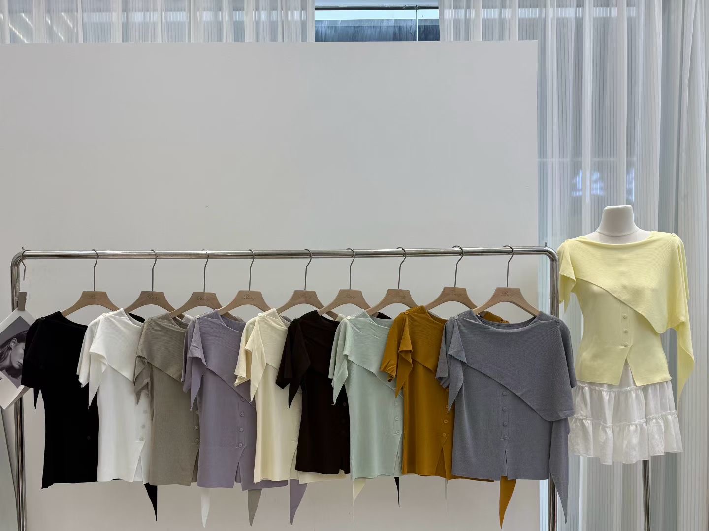 한 부서 품격 요금 숄 디자인 센스 니트 스웨터 여성 2026 새로운 단색 싱글 줄 버튼 오픈 가디건 다용도 맨위