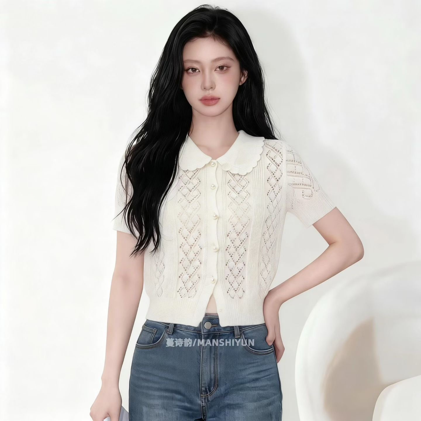화이트 베이비 칼라 홀로우 아웃 자수 니트 반팔 맨위 티셔츠 2026 년 새로운 여름 얇은 스타일 빛 럭셔리 고급 센스