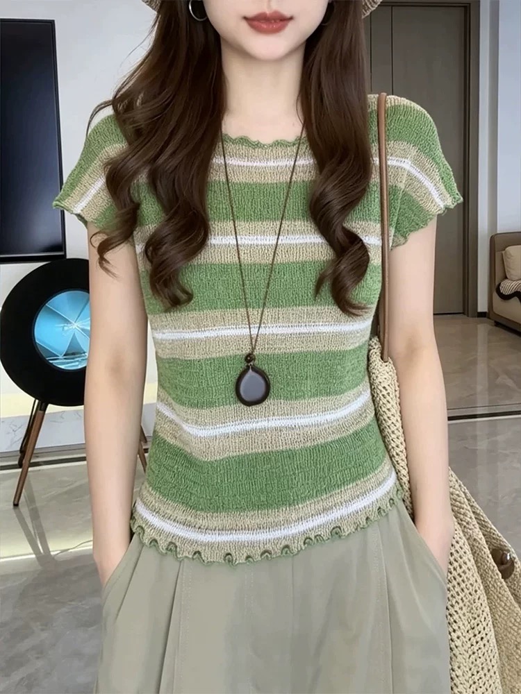 녹색 스트라이프 프릴 반팔 니트 스웨터 여성 여름 2026 년 새로운 한 부서 연령 감소 품격 얇은 스타일 맨위