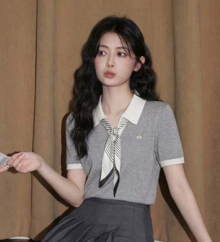 회색 얼음 실크 반팔 니트 스웨터 여성 여름 2026 여름 새로운 스카프 넥타이 고유 한 아름다운 miu 첨부 된 의류