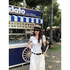 孔一粒 短款休闲针织短袖T恤女2026夏季新款设计感修身显瘦上衣