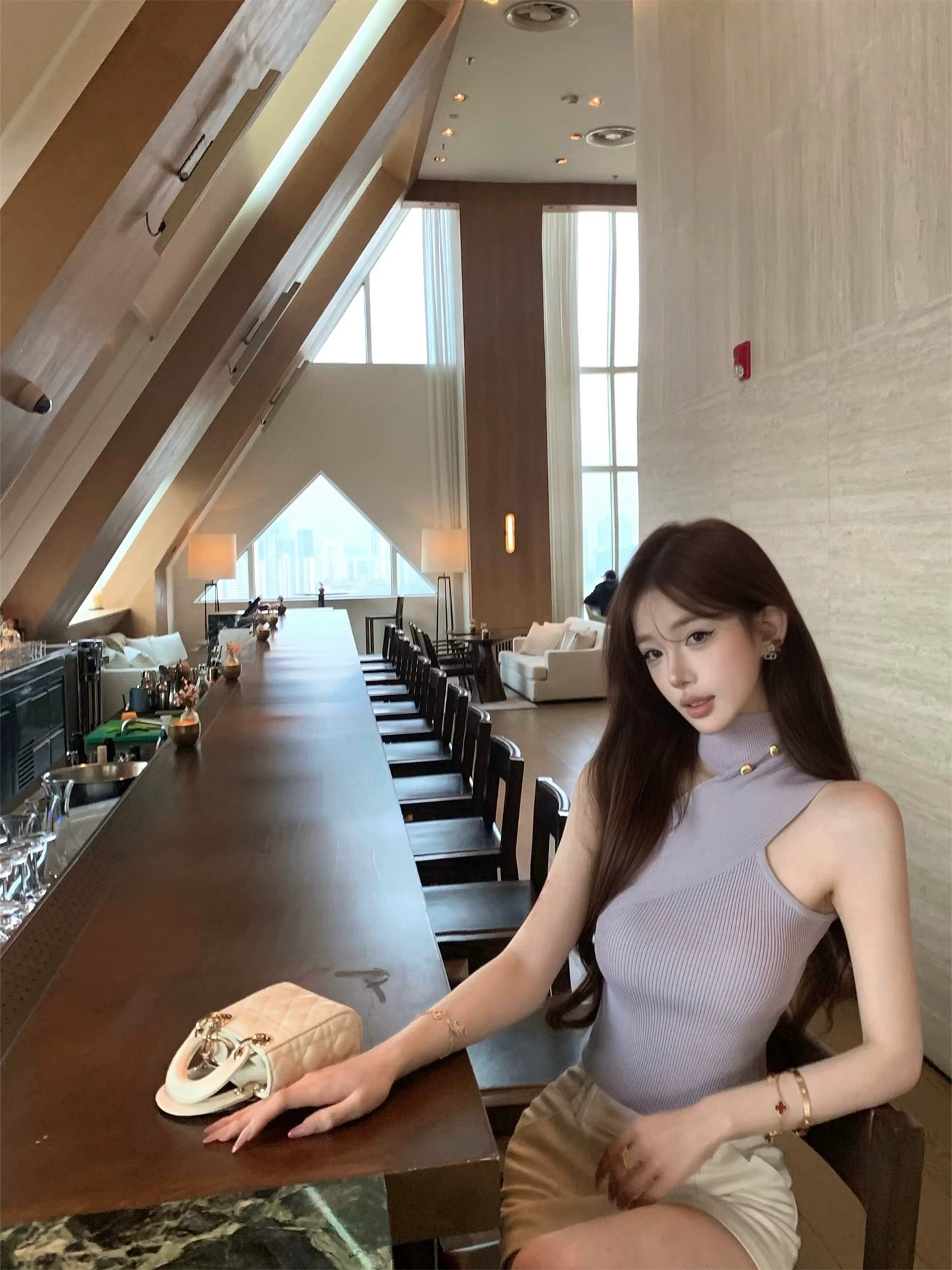 jayky yang 되돌리기 부적 비대칭 비스듬한 어깨 행침 목 조끼 슬립 몸매 가꾸기 쇼트 스타일 니트 맨위