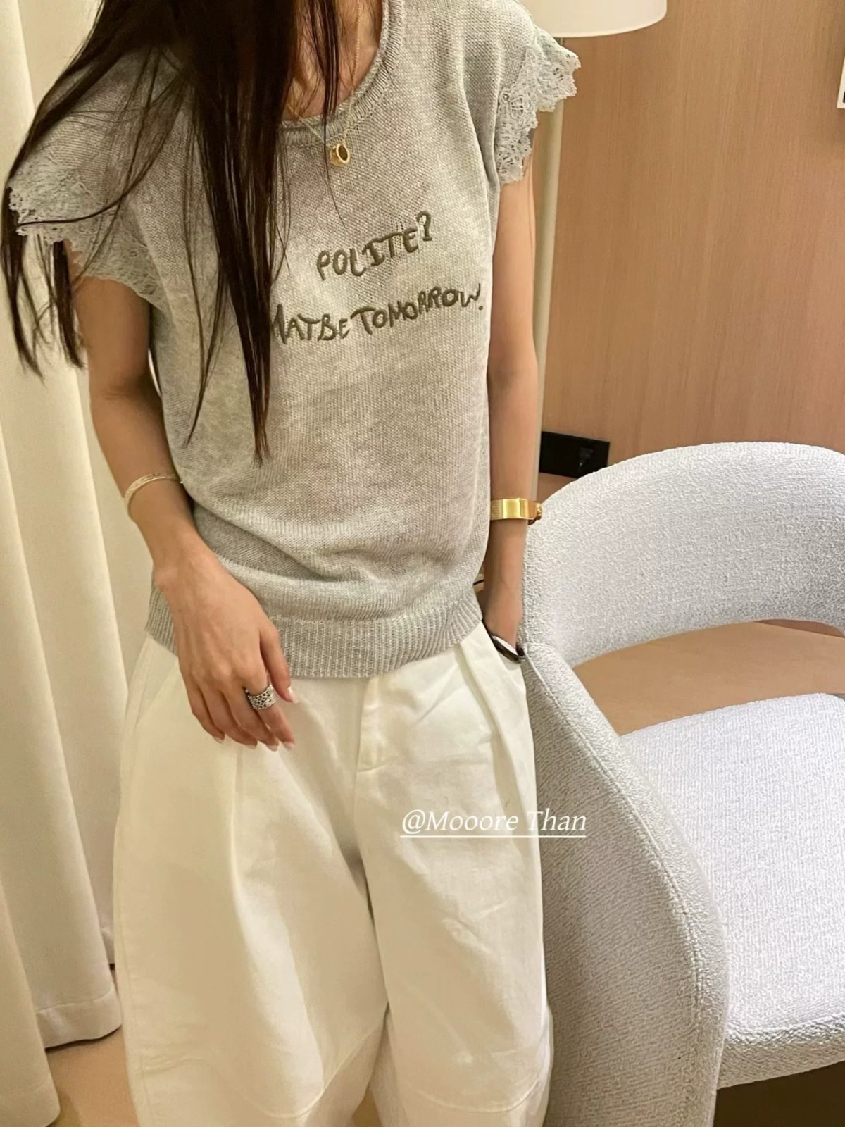 한 부서 자수 알파벳 커프스 패치워크 레이스 조끼 여성 2026 여름 루즈핏 슬림해 보이는 다용도 민소매 티셔츠 맨위