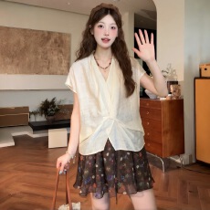 批发夏季新款气质设计百搭无袖洋气V领T恤+<b class='q'>碎花</b>网纱裙气质A字<b class='q'>短裤</b>裙