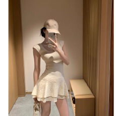 批发2026年白色小飞袖针织短袖连衣裙女<b class='q'>夏</b>季收腰小裙子纯欲度假风
