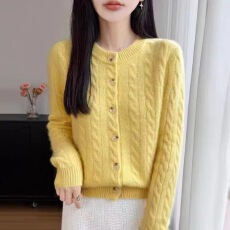 批发秋季新款羊毛扭花针织开衫女麻花毛衣外套宽松外搭保暖上衣