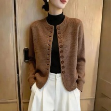 批发咖色气质圆领<b class='q'>时尚</b>毛衣外套女装2026秋冬新款御姐百搭小香风针织衫