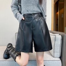 批发黑色PU<b class='q'>皮短裤</b>女秋冬外穿2025新款高腰宽松显瘦配靴子阔腿五分皮裤