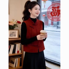 批发2026新中式国风盘扣马甲外套女<b class='q'>冬</b>季高级轻奢过年红色马夹上衣