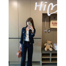 批发实拍<b class='q'>翻领</b>牛仔外套上衣+低腰宽松直筒牛仔裤套装