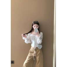 批发<b class='q'>实拍</b>蝴蝶暗纹刺绣设计感花边白<b class='q'>衬衫</b>2024早秋独特气质百搭上衣