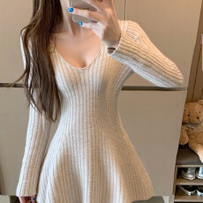 批发实拍羊毛v领<b class='q'>白色</b>针织连衣裙女气质短款长袖收腰显瘦a字裙子