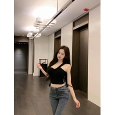批发实价实拍Doll感女团系 扭结性感露肩修身显身材背心