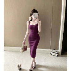 批发实拍紫色宽肩带V领褶皱<b class='q'>连衣裙</b>女春夏包臀长裙