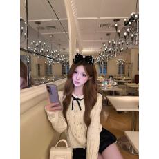 批发重工镶钻小香风蝴蝶结针织开衫女<b class='q'>秋</b>季高级感气质绝美毛衣外套上衣